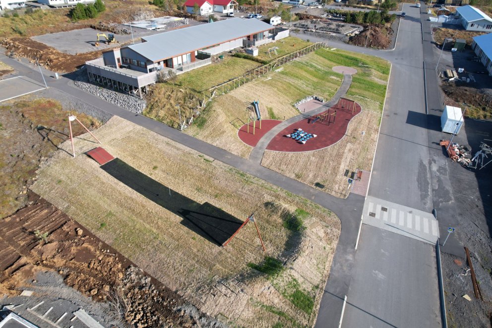 Nýr leikvöllur á Borg