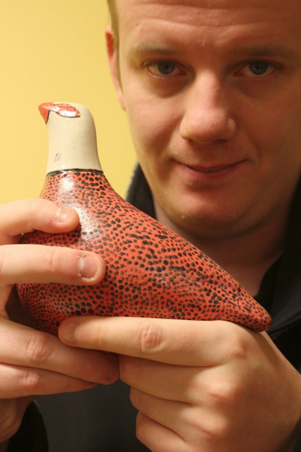 Kristján Atli fer mjúkum höndum með rjúpuna.