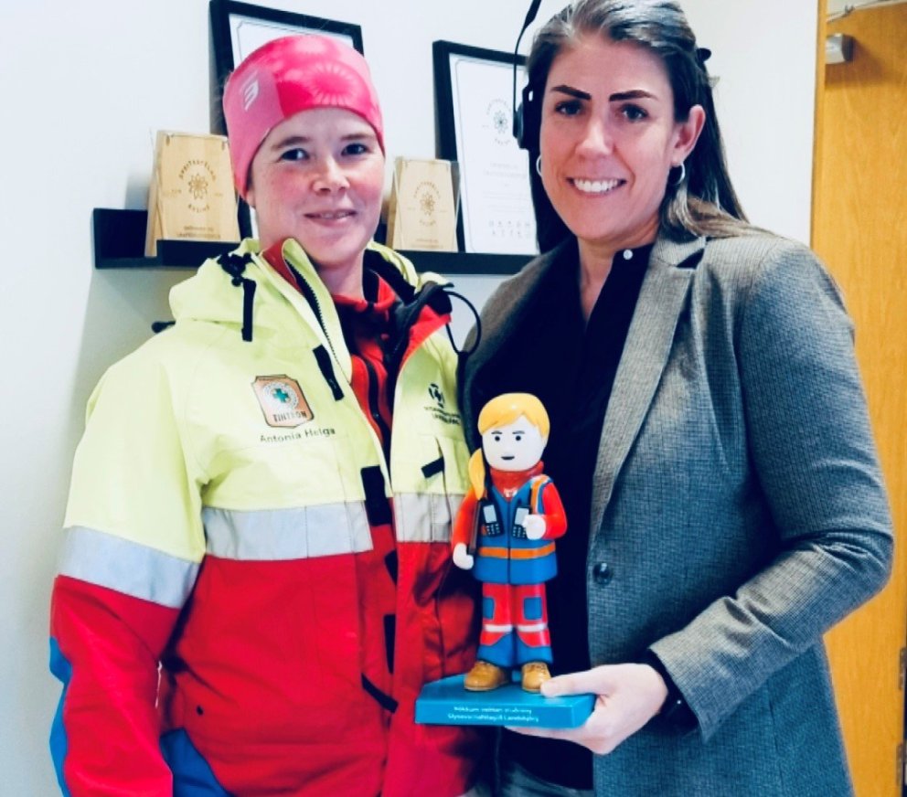 Grímsnes- og Grafningshreppur styrkir Hjálparsveitina Trintron með kaupum á Neyðarkallinum