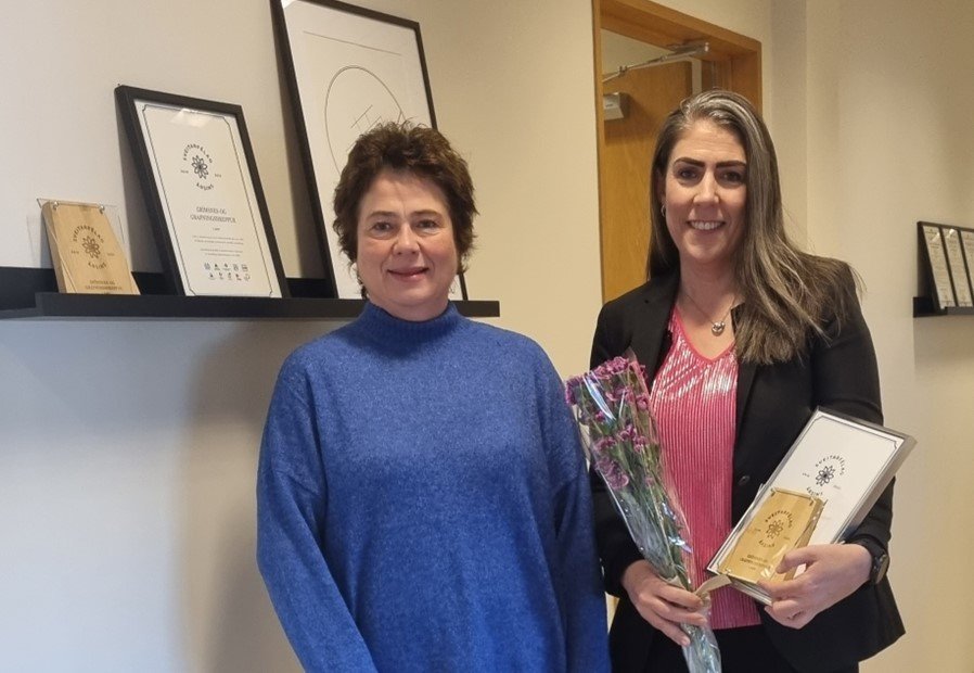 Árný Erla Bjarnadóttir, formaður FOSS og 
Iða Marsibil Jónsdóttir, Sveitarstjóri