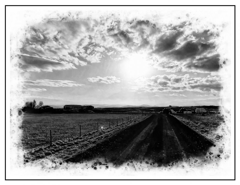 Bundið slitlag á heimreiðar lögbýla.