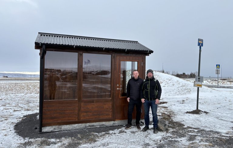 Nýtt strætóskýli við Íþróttamiðstöðina á Borg