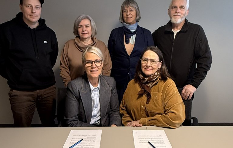 Frá undirritun samningsins.