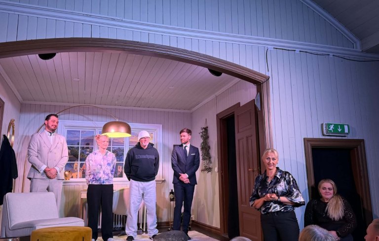 Líf og fjör í Gömlu Borg: Söguleg frumsýning við frábærar undirtektir