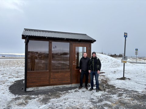 Nýtt strætóskýli við Íþróttamiðstöðina á Borg