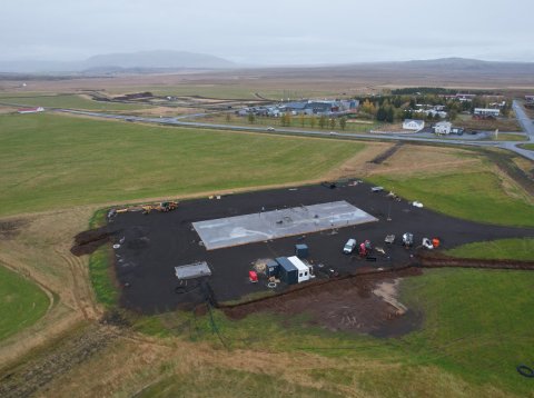 Platan steypt: Björgunarmiðstöðin á Borg tekur á sig mynd