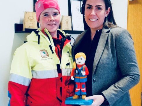 Grímsnes- og Grafningshreppur styrkir Hjálparsveitina Trintron með kaupum á Neyðarkallinum