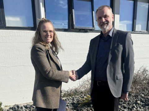 Hulda Kristjánsdóttir formaður stjórnar SVÁ ásamt Halli Símonarsyni nýráðnum forstöðumanni.
